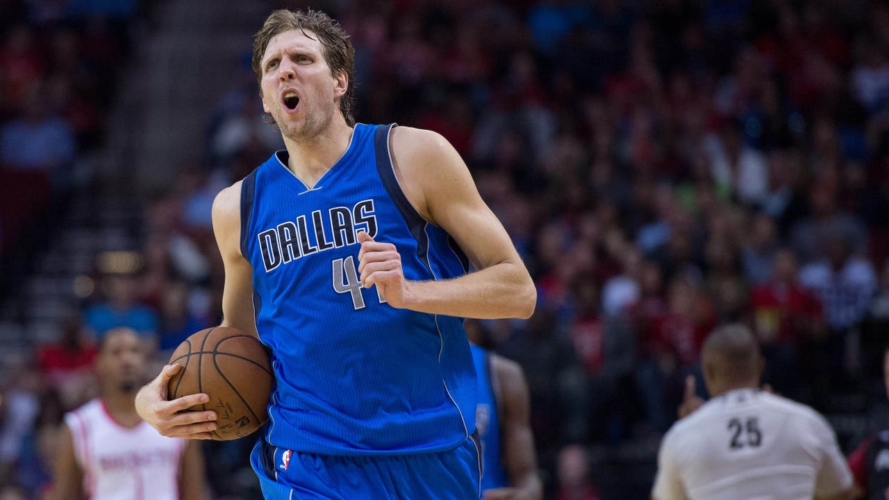 Mavs lose close game to Howard-less Rockets